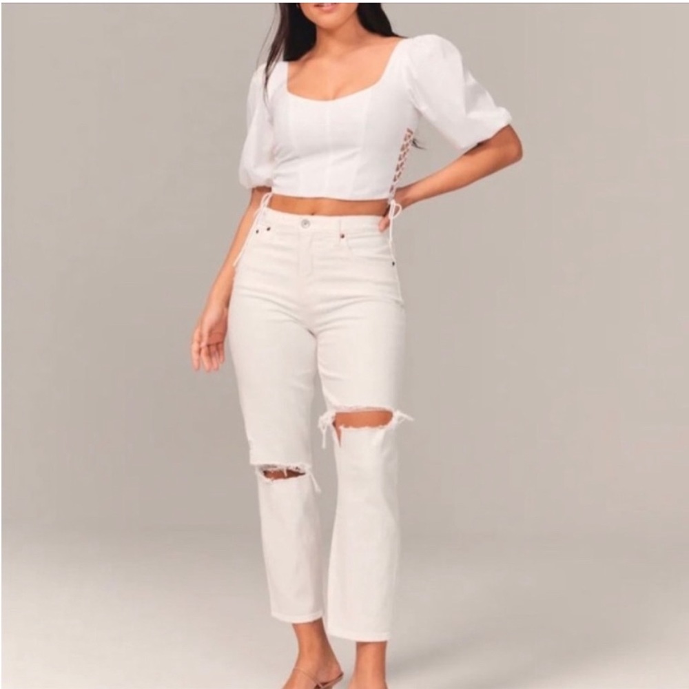 ABERCROMBIE High Rise Mom Jeans in white